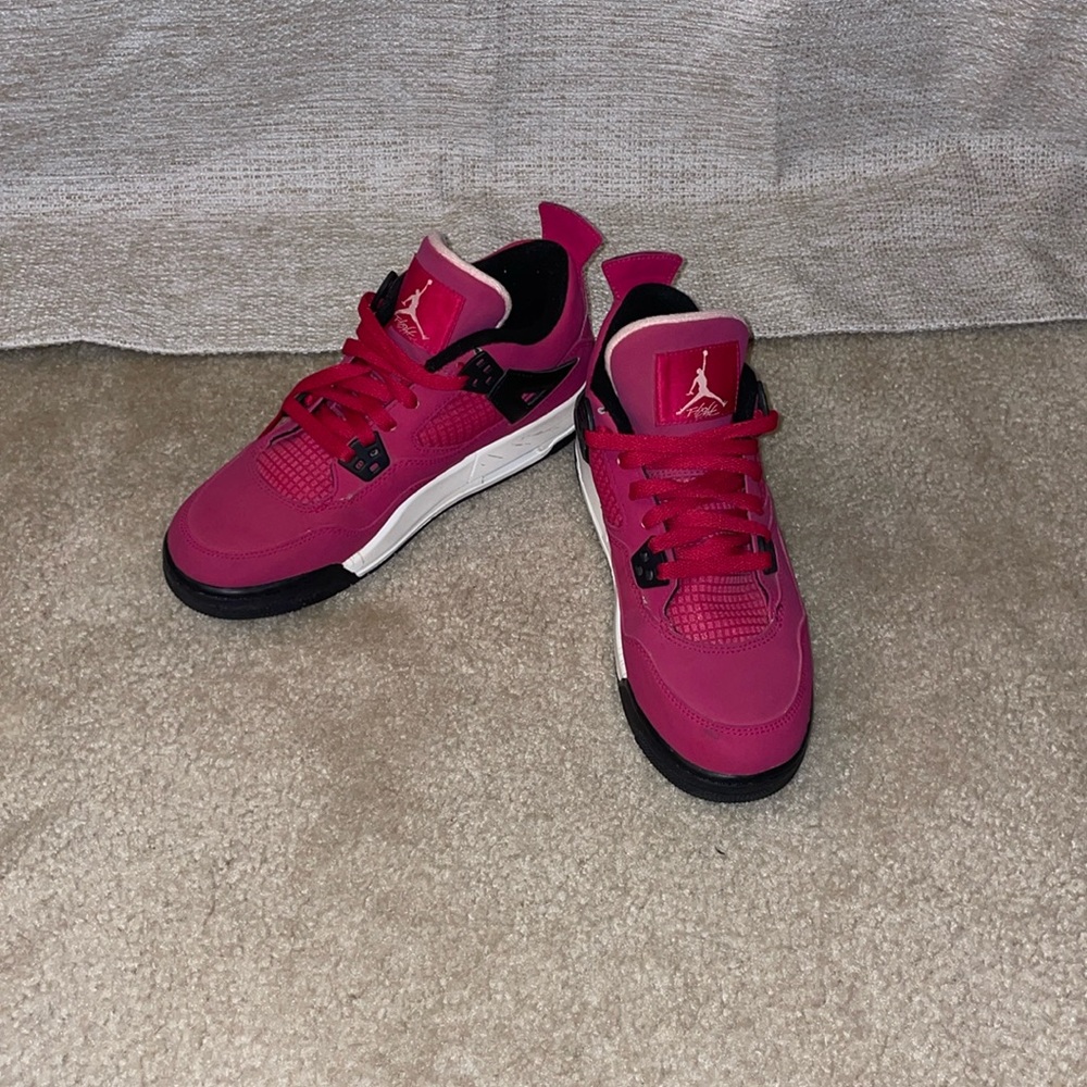 Jordan Retro 4 Cherry Voltage Limited Release size 6.5Y